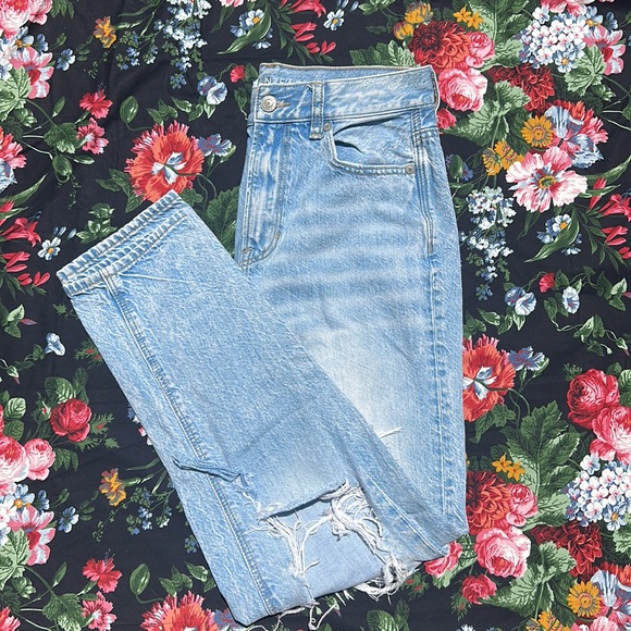 American Eagle Mom Jeans light wash distressed denim size 4 - Picture 5 of 9